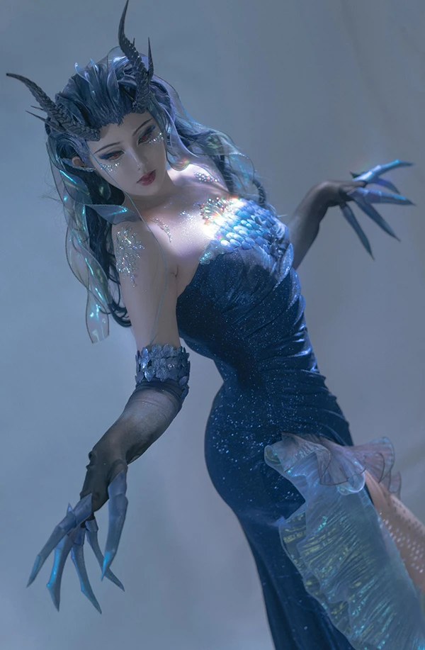 网红美女钛合金TiTi化身敖闰美艳魅惑十足