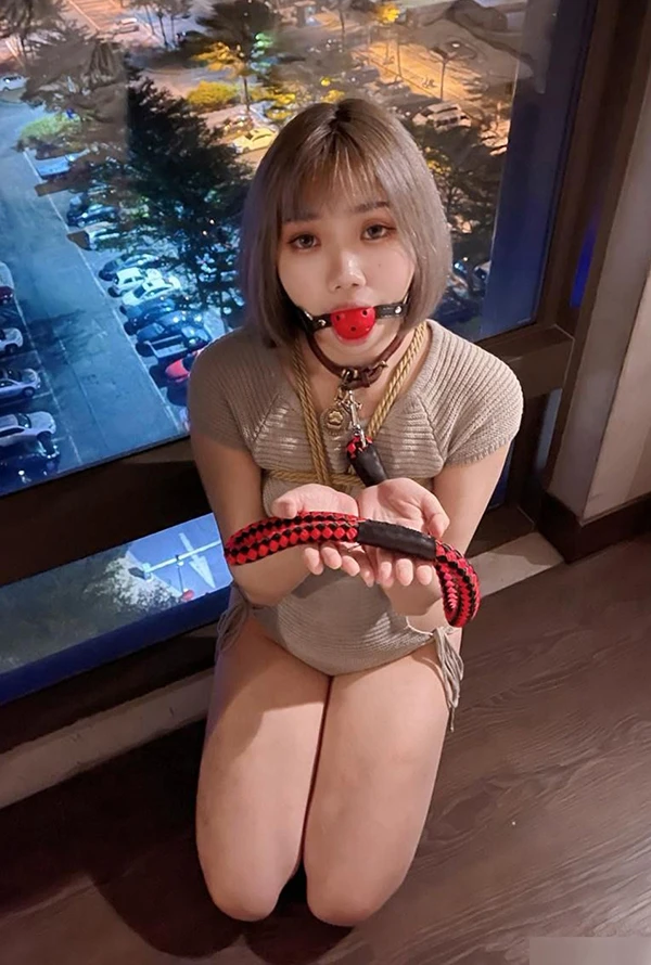 露出系反差母狗@露娜5000元会员群尺度作品集4